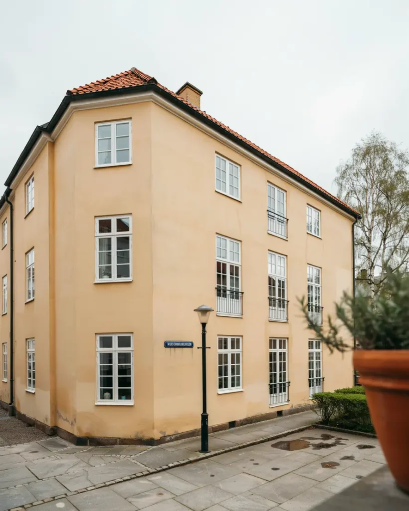 fasadrenovering och m lning av flerbostadshus i midsommarkransen